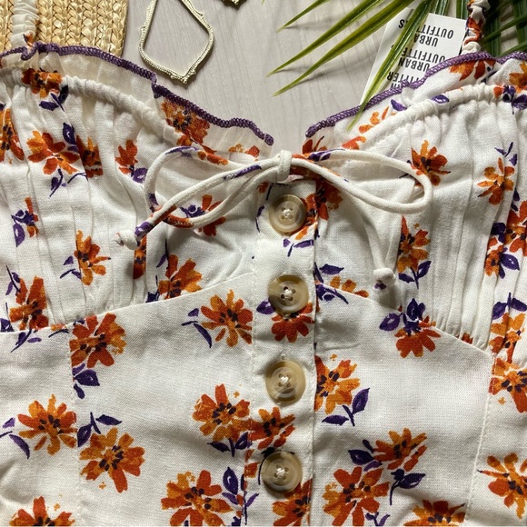 UO | Urban Outfitters Floral Linen Romper - Picture 4 of 9